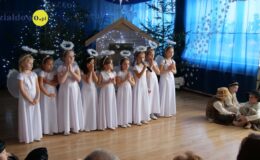 „Wiewióreczki” złożyły życzenia z okazji Dnia Babci i Dziaka