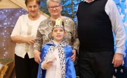 „Wiewióreczki” złożyły życzenia z okazji Dnia Babci i Dziaka