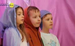 Bożonarodzeniowe przedstawienie w wykonaniu „Zajączków”