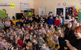 Bożonarodzeniowe przedstawienie w wykonaniu „Zajączków”