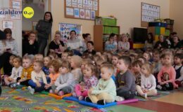 Bożonarodzeniowe przedstawienie w wykonaniu „Zajączków”