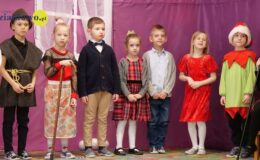Bożonarodzeniowe przedstawienie w wykonaniu „Zajączków”