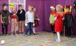 Bożonarodzeniowe przedstawienie w wykonaniu „Zajączków”