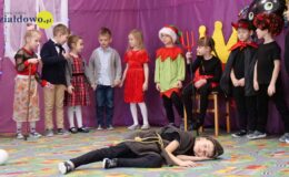 Bożonarodzeniowe przedstawienie w wykonaniu „Zajączków”