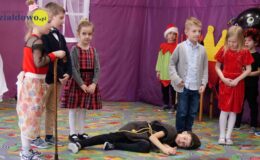 Bożonarodzeniowe przedstawienie w wykonaniu „Zajączków”