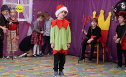 Bożonarodzeniowe przedstawienie w wykonaniu „Zajączków”