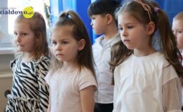 „Słoneczka” na dzień babci i dziadka