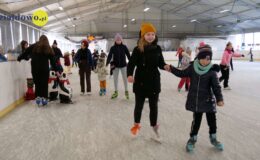Ferie z MOSiR-em. Nauka jazdy na łyżwach – to był strzał w dziesiątkę