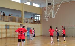 Dziewczęta też grają w kosza, i to całkiem nieźle