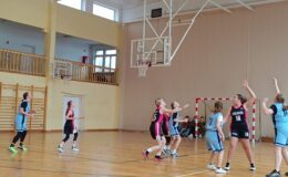 Dziewczęta też grają w kosza, i to całkiem nieźle