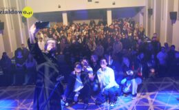 selfie uczestników katechezy w sali widowiskowo-kinowej MDK w Działdowie