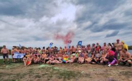 pamiątkowa fotografia morsów na zakończenie sezonu morsowania