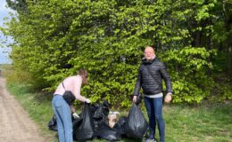 Dzień Ziemi – z tej okazji młodzież sprzątała las
