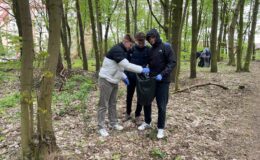 Dzień Ziemi – z tej okazji młodzież sprzątała las