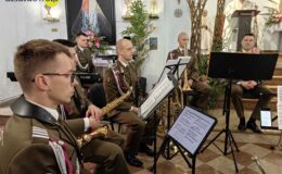 Muzycy uświetnili Liturgię Mszy Świętej w kościele pw. Podwyższenia Krzyża Świętego