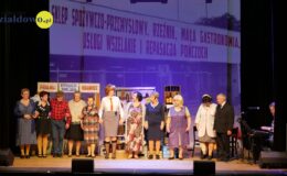 „Znamy się tylko z kolejki, a jednak lubimy się trochę”. Migawki z PRL’u – spektakl w MDK