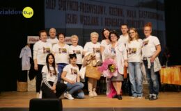 „Znamy się tylko z kolejki, a jednak lubimy się trochę”. Migawki z PRL’u – spektakl w MDK