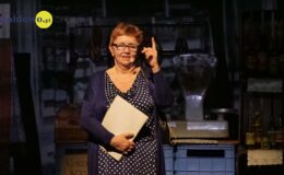 „Znamy się tylko z kolejki, a jednak lubimy się trochę”. Migawki z PRL’u – spektakl w MDK