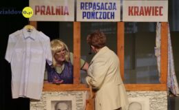 „Znamy się tylko z kolejki, a jednak lubimy się trochę”. Migawki z PRL’u – spektakl w MDK