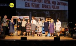 „Znamy się tylko z kolejki, a jednak lubimy się trochę”. Migawki z PRL’u – spektakl w MDK