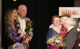„Znamy się tylko z kolejki, a jednak lubimy się trochę”. Migawki z PRL’u – spektakl w MDK
