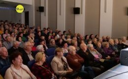 „Znamy się tylko z kolejki, a jednak lubimy się trochę”. Migawki z PRL’u – spektakl w MDK