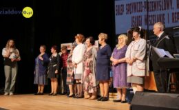 „Znamy się tylko z kolejki, a jednak lubimy się trochę”. Migawki z PRL’u – spektakl w MDK
