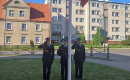 Nasi strażacy uczcili Święto Flagi