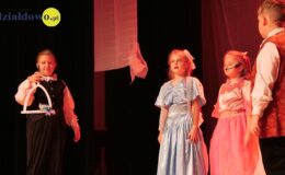 Grupy teatralne „Na Maksa” i „Heheszki” na dużej scenie