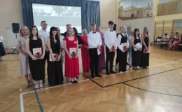Pożegnanie uczniów klasy ósmej Szkoły Podstawowej nr 4