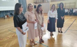 Pożegnanie uczniów klasy ósmej Szkoły Podstawowej nr 4