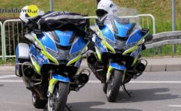 dwa motocykle policyjne