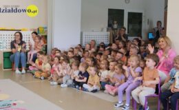 Seniorzy przedszkolakom. „Rzepka” dla dzieci z Przedszkola nr 4