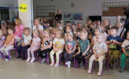 Seniorzy przedszkolakom. „Rzepka” dla dzieci z Przedszkola nr 4