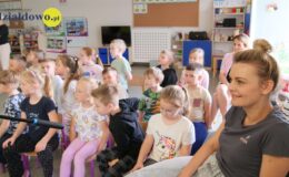 Seniorzy przedszkolakom. „Rzepka” dla dzieci z Przedszkola nr 4