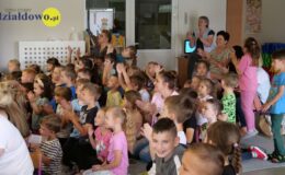 Seniorzy przedszkolakom. „Rzepka” dla dzieci z Przedszkola nr 4