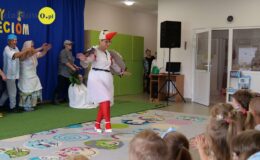 Seniorzy przedszkolakom. „Rzepka” dla dzieci z Przedszkola nr 4
