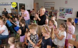 Seniorzy przedszkolakom. „Rzepka” dla dzieci z Przedszkola nr 4