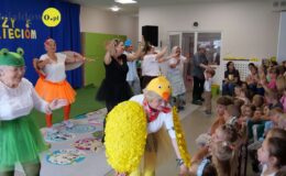 Seniorzy przedszkolakom. „Rzepka” dla dzieci z Przedszkola nr 4
