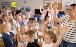 Seniorzy przedszkolakom. „Rzepka” dla dzieci z Przedszkola nr 4
