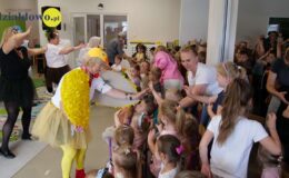 Seniorzy przedszkolakom. „Rzepka” dla dzieci z Przedszkola nr 4
