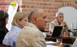 Burmistrz Grzegorz Mrowiński z jednogłośnym wotum zaufania i absolutorium