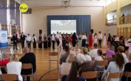 Pożegnanie uczniów klasy ósmej Szkoły Podstawowej nr 4