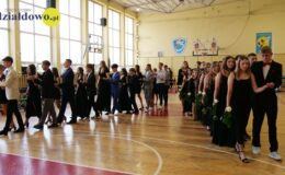 Ósmoklasiści pożegnali swoją szkołę. Szkoła Podstawowa nr 3