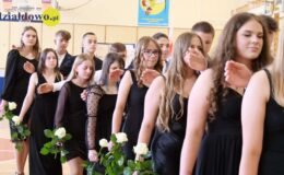 Ósmoklasiści pożegnali swoją szkołę. Szkoła Podstawowa nr 3