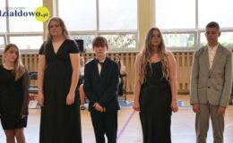 Ósmoklasiści pożegnali swoją szkołę. Szkoła Podstawowa nr 3