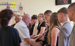 Ósmoklasiści pożegnali swoją szkołę. Szkoła Podstawowa nr 3