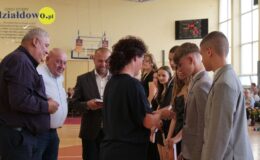 Ósmoklasiści pożegnali swoją szkołę. Szkoła Podstawowa nr 3
