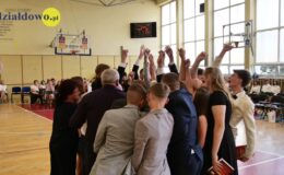 Ósmoklasiści pożegnali swoją szkołę. Szkoła Podstawowa nr 3