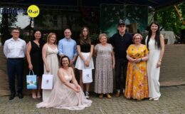 grupa osób: kobiety, mężczyźni podczas pierwszej odsłony tegorocznych Powiatowych Wieczorów z Poezją